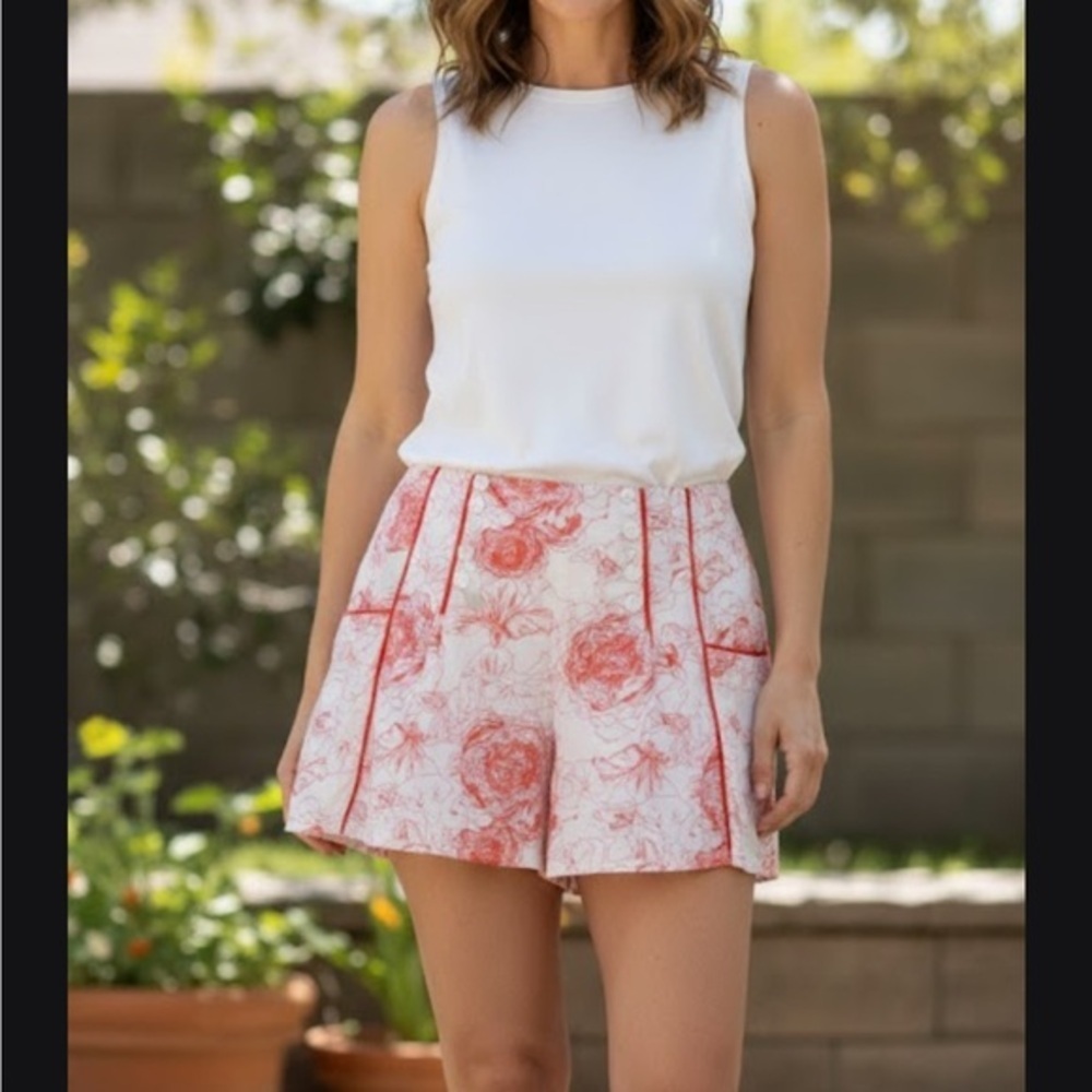 Amour Vert Red Floral Women's Skorts